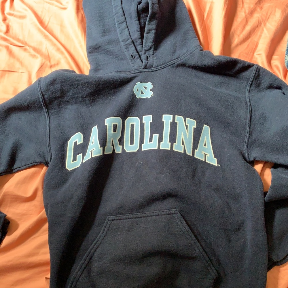women’s unc sweatshirt size small